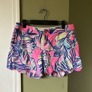 Lilly Pulitzer The Buttercup Shorts in Tropical Scallop-Hem Sz 4